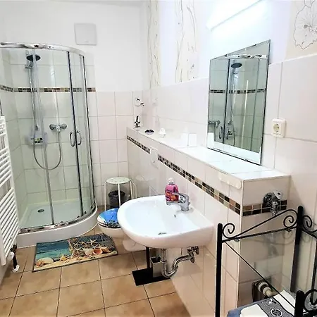 Traum, 4-sterne Fewo's Mit Pool Und Whirlpool, Grillecke Mit Neuem Pavillon Im Garten, Am Achterwasser Mit Badestrand, Wenige Autominuten Bis Zur Ostsee, Ueberweisung Oder Bar Akzeptiert * Neppermin