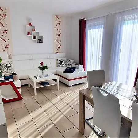 Traum, 4-sterne Fewo's Mit Pool Und Whirlpool, Grillecke Mit Neuem Pavillon Im Garten, Am Achterwasser Mit Badestrand, Wenige Autominuten Bis Zur Ostsee, Ueberweisung Oder Bar Akzeptiert