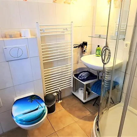 公寓 Traum, 4-sterne Fewo's Mit Pool Und Whirlpool, Grillecke Mit Neuem Pavillon Im Garten, Am Achterwasser Mit Badestrand, Wenige Autominuten Bis Zur Ostsee, Ueberweisung Oder Bar Akzeptiert *