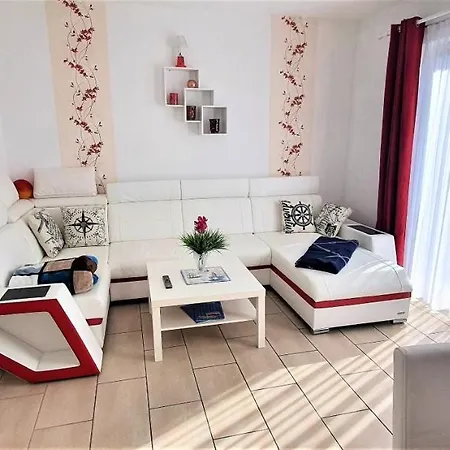 Traum, 4-sterne Fewo's Mit Pool Und Whirlpool, Grillecke Mit Neuem Pavillon Im Garten, Am Achterwasser Mit Badestrand, Wenige Autominuten Bis Zur Ostsee, Ueberweisung Oder Bar Akzeptiert