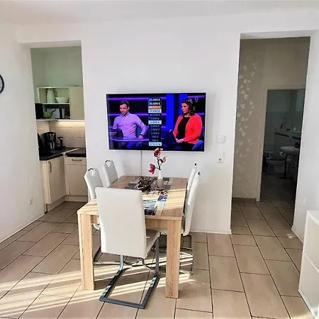 Fewo Traum, 4-Sterne Fewo'S Mit Pool Und Whirlpool, Grillecke Mit Neuem Pavillon Im Garten, Am Achterwasser Mit Badestrand, Wenige Autominuten Bis Zur Ostsee, Ueberweisung Oder Bar Akzeptiert Neppermin