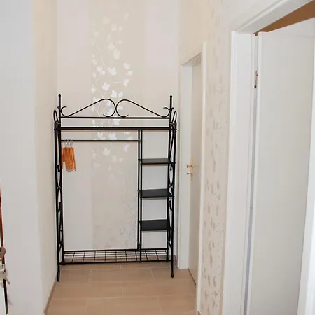 Apartmán Traum, 4-sterne Fewo's Mit Pool Und Whirlpool, Partyraum Im Garten Zum Bsp Fuer Fussball-wm, 500m Bis Zum Achterwasser Mit Badestrand, 6 Autominuten Bis Zum Ostseestrand