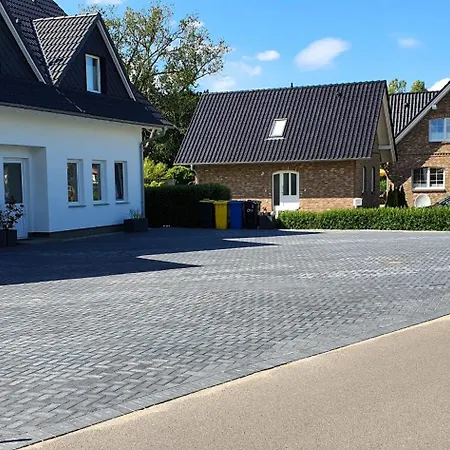 Traum, 4-sterne Fewo's Mit Pool Und Whirlpool, Grillecke Mit Neuem Pavillon Im Garten, Am Achterwasser Mit Badestrand, Wenige Autominuten Bis Zur Ostsee, Ueberweisung Oder Bar Akzeptiert