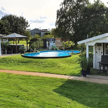Traum, 4-sterne Fewo's Mit Pool Und Whirlpool, Partyraum Im Garten Zum Bsp Fuer Fussball-wm, 500m Bis Zum Achterwasser Mit Badestrand, 6 Autominuten Bis Zum Ostseestrand דירה