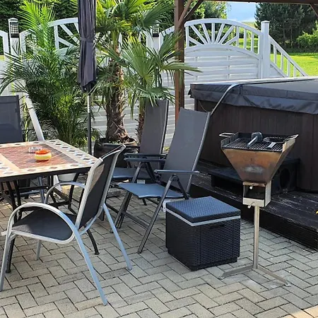 Traum, 4-sterne Fewo's Mit Pool Und Whirlpool, Grillecke Mit Neuem Pavillon Im Garten, Am Achterwasser Mit Badestrand, Wenige Autominuten Bis Zur Ostsee, Ueberweisung Oder Bar Akzeptiert Apartment Neppermin