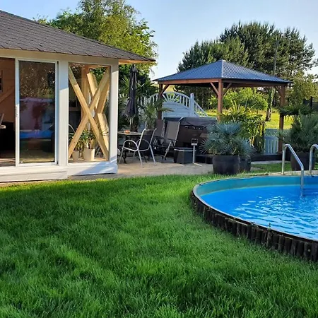 شقة Fewo Traum, 4-Sterne Fewo'S Mit Pool Und Whirlpool, Grillecke Mit Neuem Pavillon Im Garten, Am Achterwasser Mit Badestrand, Wenige Autominuten Bis Zur Ostsee, Ueberweisung Oder Bar Akzeptiert *