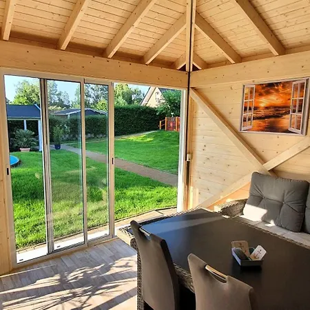Traum, 4-sterne Fewo's Mit Pool Und Whirlpool, Grillecke Mit Neuem Pavillon Im Garten, Am Achterwasser Mit Badestrand, Wenige Autominuten Bis Zur Ostsee, Ueberweisung Oder Bar Akzeptiert 公寓 Neppermin