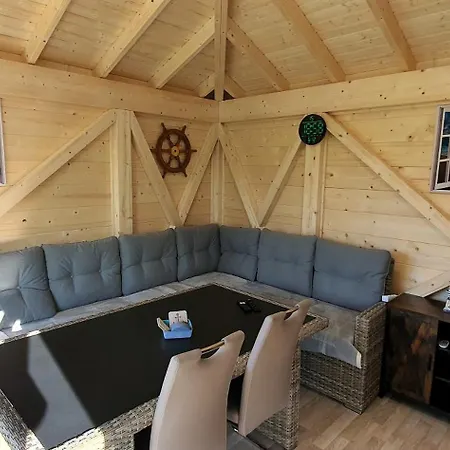 Traum, 4-sterne Fewo's Mit Pool Und Whirlpool, Grillecke Mit Neuem Pavillon Im Garten, Am Achterwasser Mit Badestrand, Wenige Autominuten Bis Zur Ostsee, Ueberweisung Oder Bar Akzeptiert *