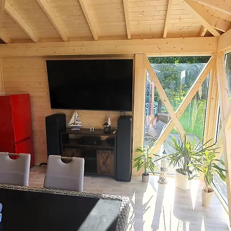 Traum, 4-sterne Fewo's Mit Pool Und Whirlpool, Partyraum Im Garten Zum Bsp Fuer Fussball-wm, 500m Bis Zum Achterwasser Mit Badestrand, 6 Autominuten Bis Zum Ostseestrand Neppermin