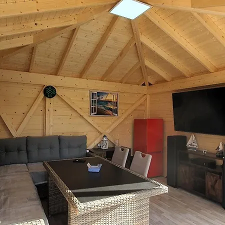 Traum, 4-sterne Fewo's Mit Pool Und Whirlpool, Grillecke Mit Neuem Pavillon Im Garten, Am Achterwasser Mit Badestrand, Wenige Autominuten Bis Zur Ostsee, Ueberweisung Oder Bar Akzeptiert
