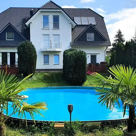 Traum, 4-sterne Fewo's Mit Pool Und Whirlpool, Partyraum Im Garten Zum Bsp Fuer Fussball-wm, 500m Bis Zum Achterwasser Mit Badestrand, 6 Autominuten Bis Zum Ostseestrand *