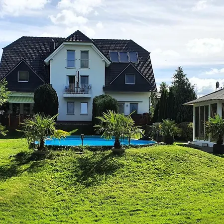 公寓 Traum, 4-sterne Fewo's Mit Pool Und Whirlpool, Grillecke Mit Neuem Pavillon Im Garten, Am Achterwasser Mit Badestrand, Wenige Autominuten Bis Zur Ostsee, Ueberweisung Oder Bar Akzeptiert