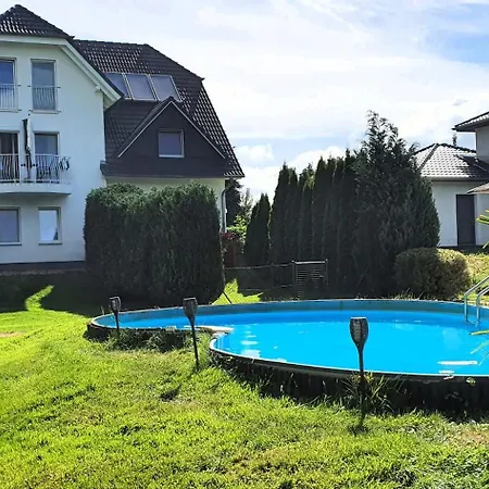 公寓 Traum, 4-sterne Fewo's Mit Pool Und Whirlpool, Grillecke Mit Neuem Pavillon Im Garten, Am Achterwasser Mit Badestrand, Wenige Autominuten Bis Zur Ostsee, Ueberweisung Oder Bar Akzeptiert